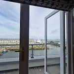 Location Location Location! アパート